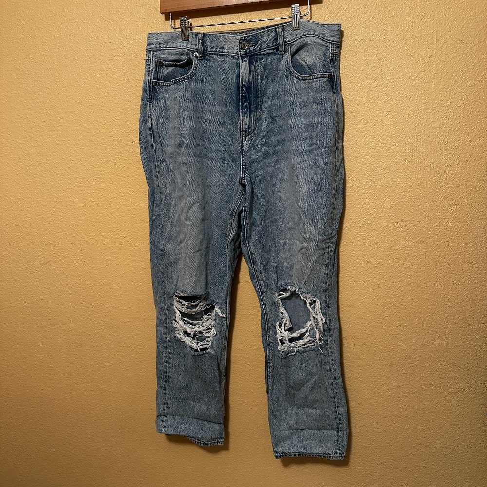 American Eagle Light Wash Ripped Jeans, Size 16